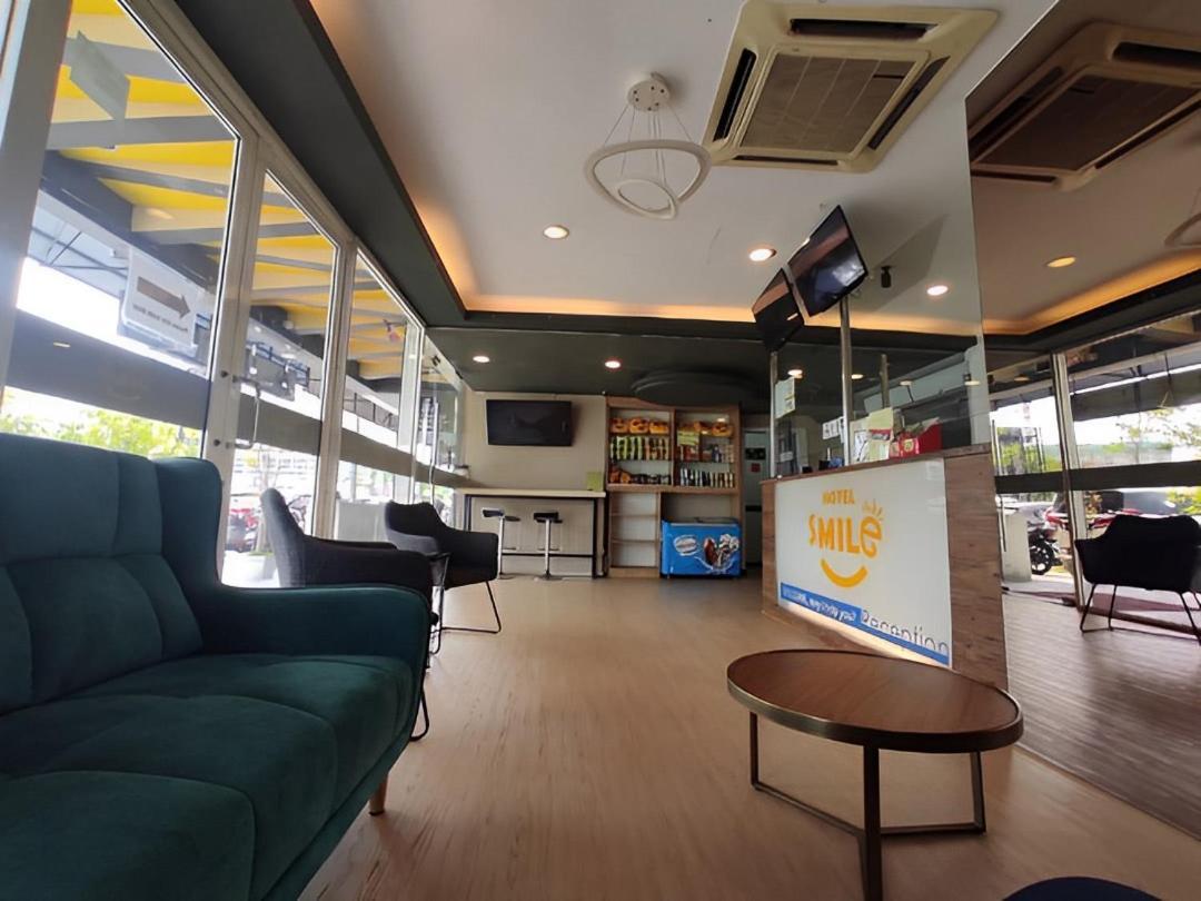 Smile Hotel C180 Cheras Selatan Buitenkant foto