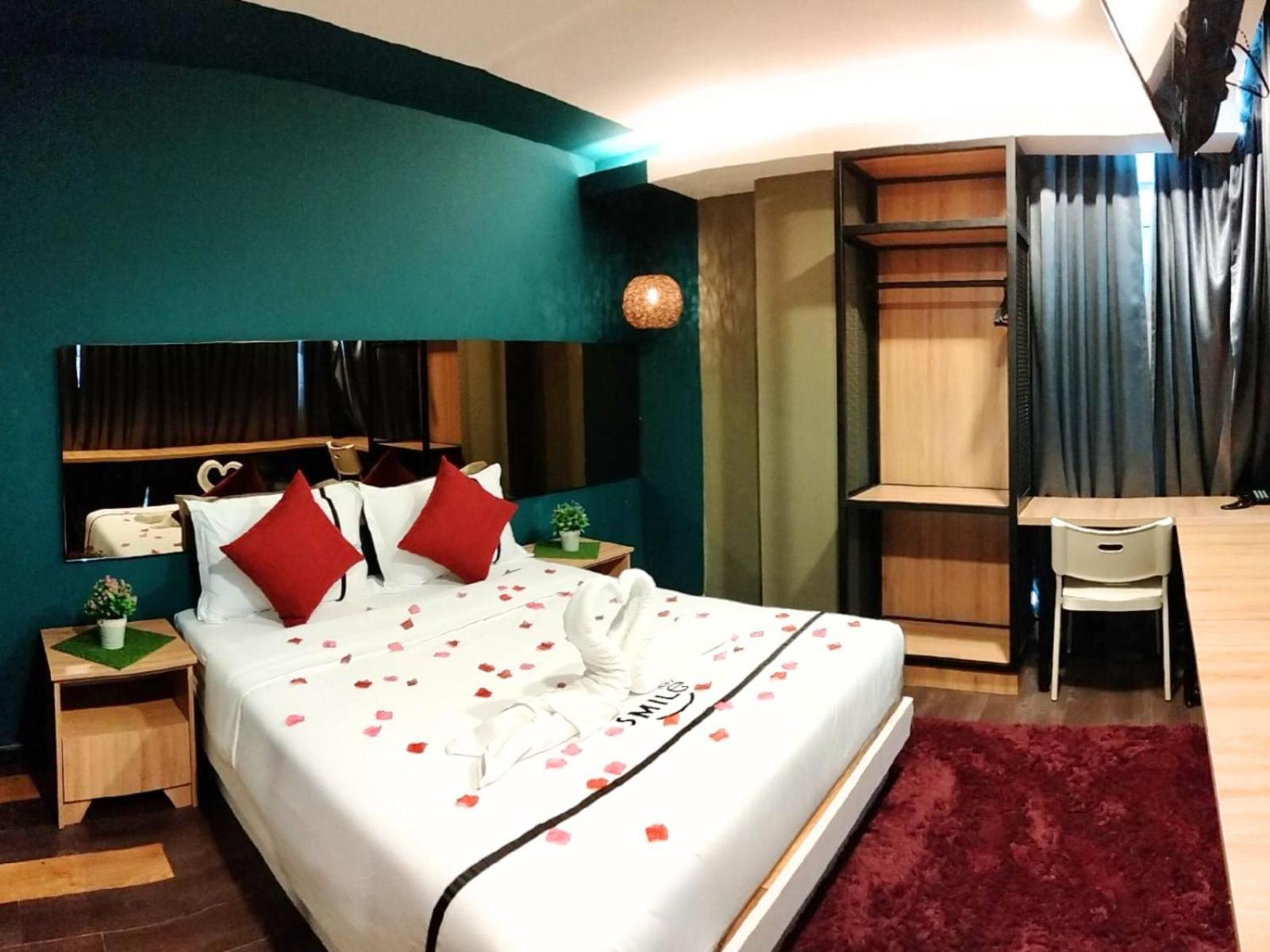 Smile Hotel C180 Cheras Selatan Buitenkant foto
